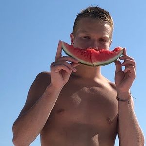 Meet your Posher, Holden